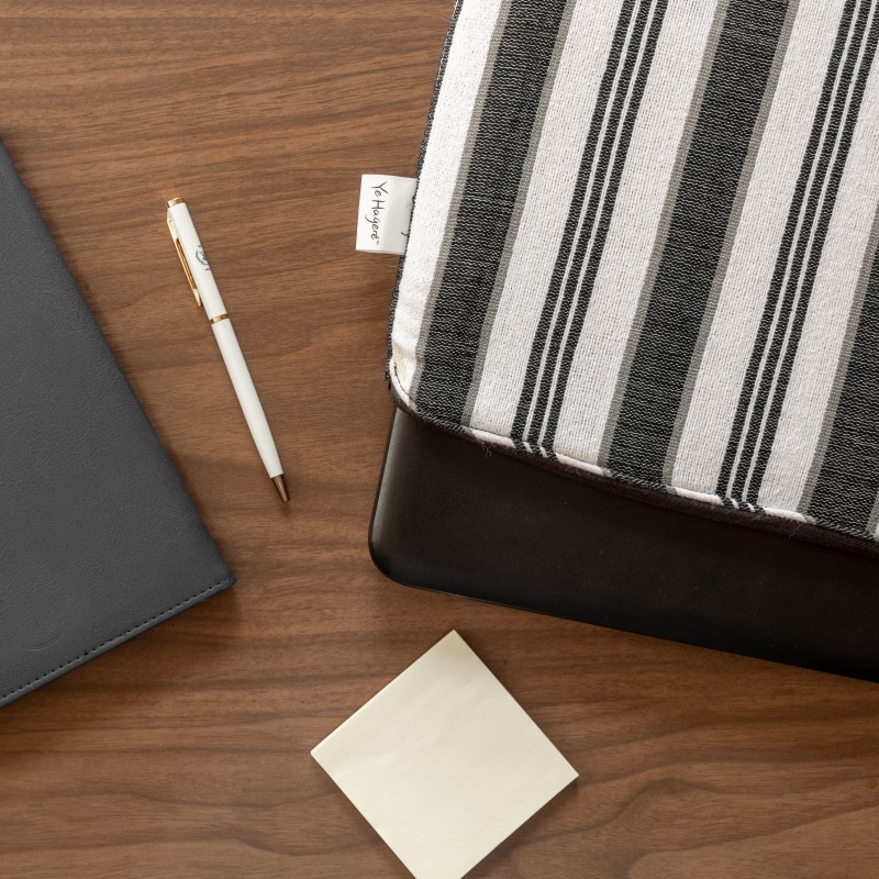 Laptop sleeve