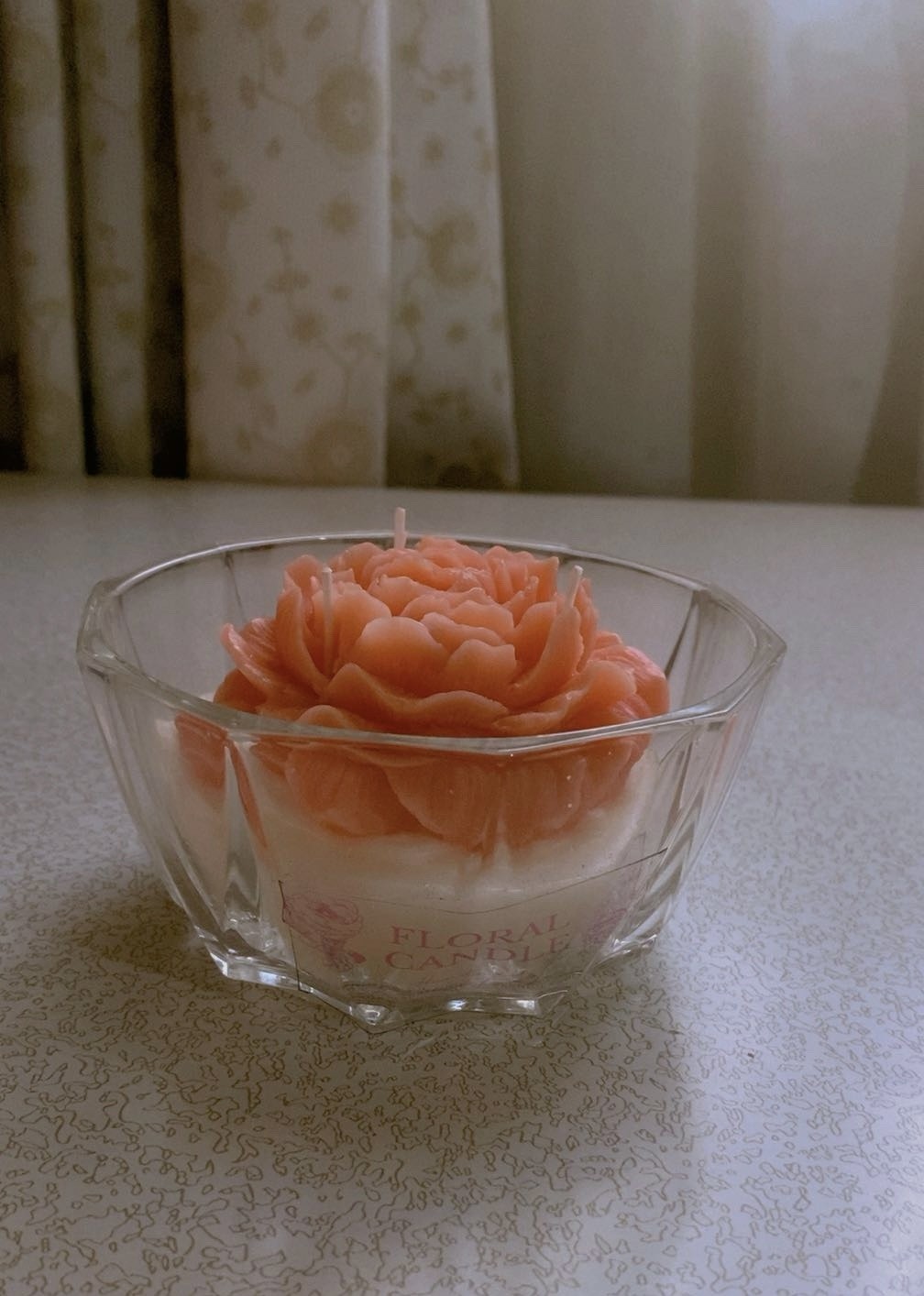 Cinnamon scented,wax candle